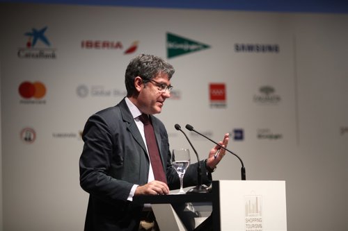 Álvaro Nadal participa en el Auditorio de CaixaForum en el III Summit Shopping