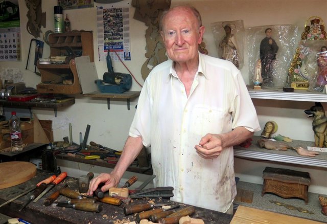 El tallista y restaurador Javier Arcos centrará la tercera 'Tardes del IEA'.