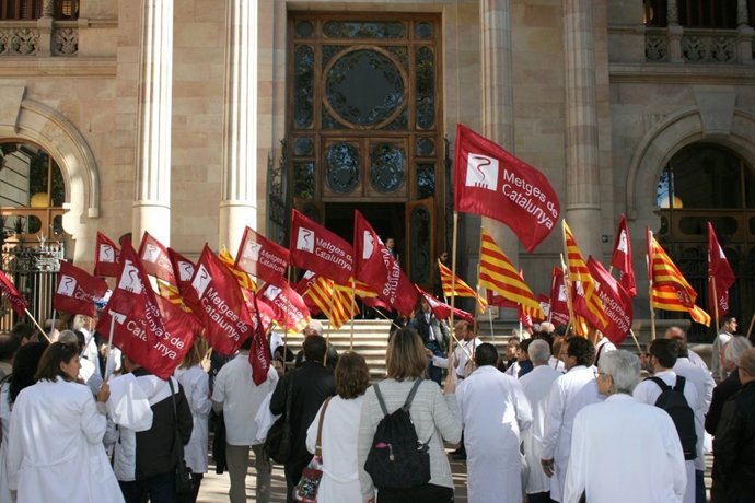Metges de Catalunya pide al TSJC anular el convenio colectivo de la concertada