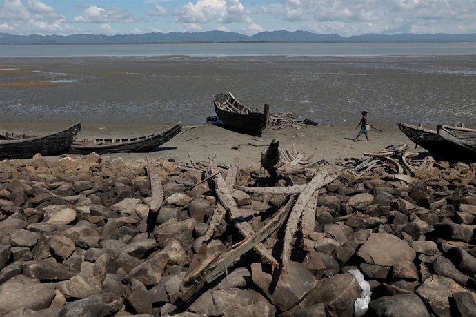Botes de refugiados rohingya en Bangladesh