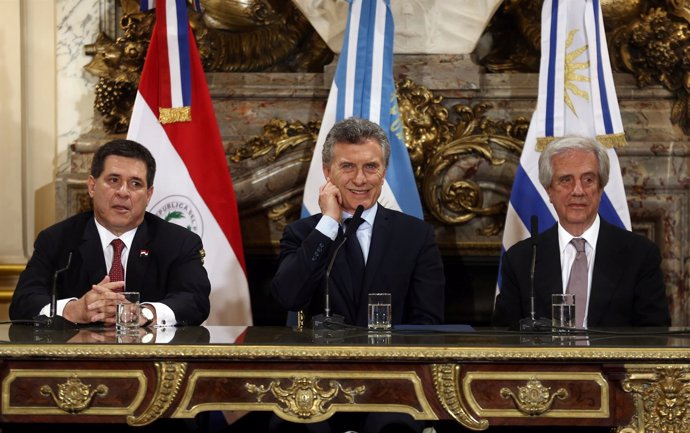 Mauricio Macri,Tabaré Vázquez y Horacia Cartes