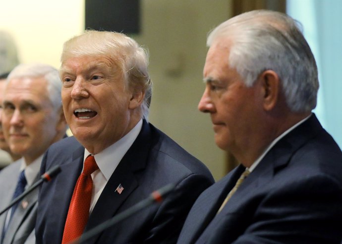 Mike Pence, Donald Trump y Rex Tillerson