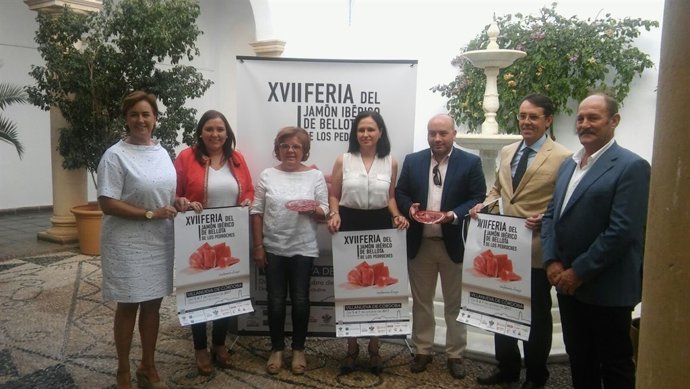 Carrillo (segunda por izda.) y Vioque (cuarta por dcha.) en la presentación