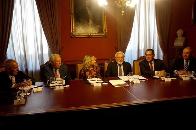 Nota De Prensa Y Fotos La Lengua Navega A América En La Rae