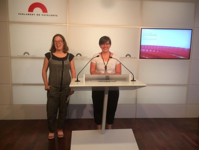 Las diputadas de la CUP Eulàlia Reguant y Mireia Boya 
