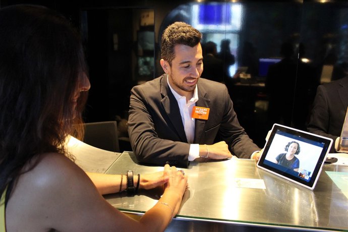 Room Mate Hotels implementa un sistema de interpretación para personas sordas 