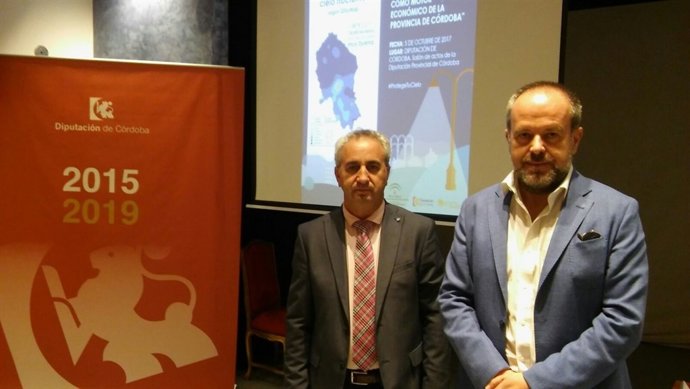 Izquierdo (izda.) y Algar, en la inauguración de la jornada