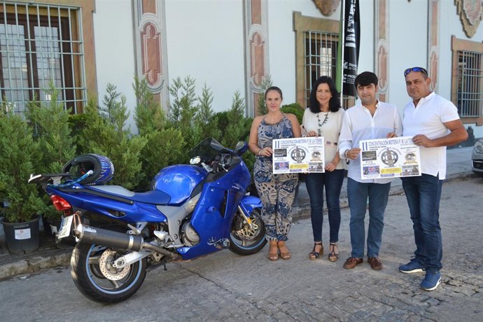 Barbero (izda.), en la presentación de la concentración motera