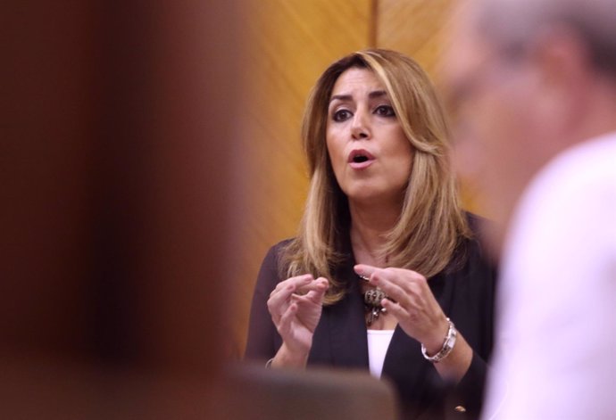 Susana Díaz, durante la sesión de control en el Pleno del Parlamento