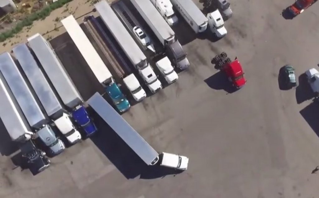 VÍDEO Así de satisfactorio es ver cómo un conductor de camión