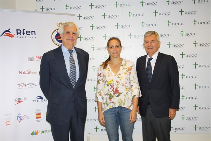 Presidentes de ambas asociaciones, y campeona de Europa 