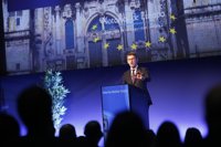 1-O.- Feijóo tacha de "argumento torticero" el que "opone Constitución y diálogo"