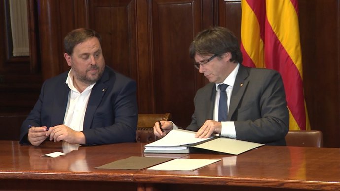 Govern signa la convocatòria del referèndum de el 1-O