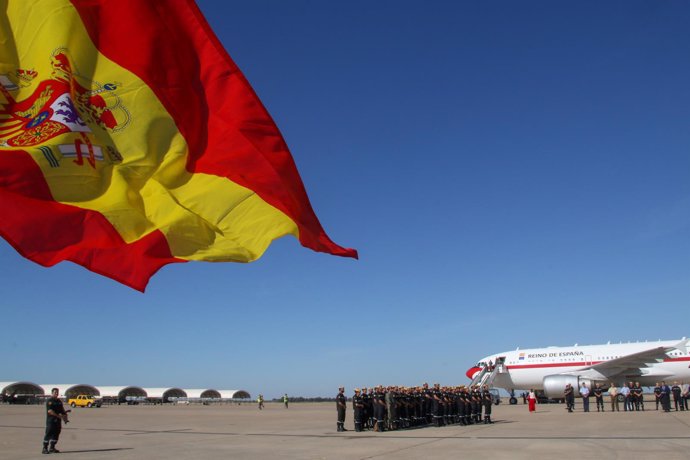 Llegada a la base de Morón de los militares de la UME desplazados a México