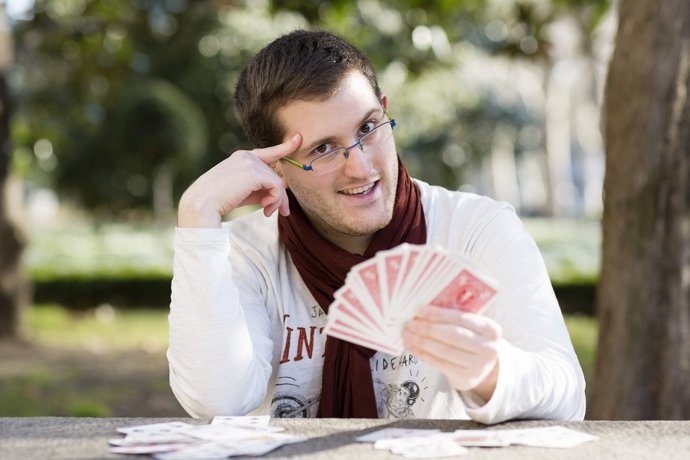 Domingo Pisón, mago y cineasta beneficiario de las becas