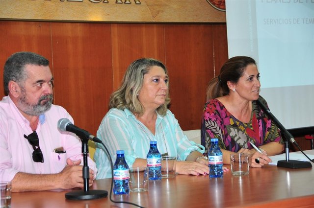 Nota Y Fotos / Medio Ambiente Y Los Ayuntamientos Costeros Trabajan En La Actual