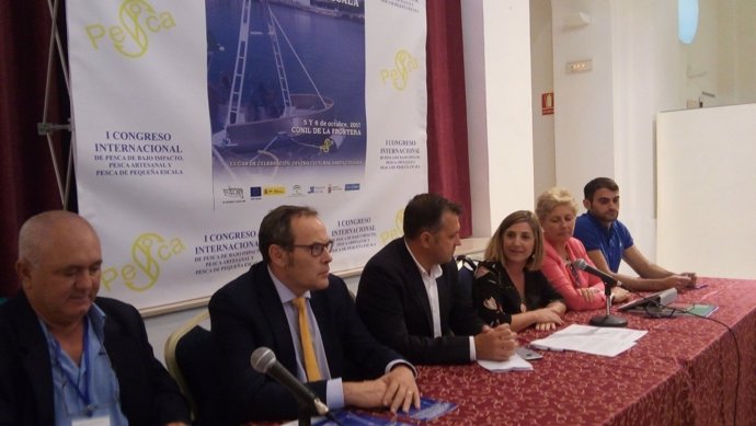 La presidenta de Diputación muestra su apoyo al sector pesquero   