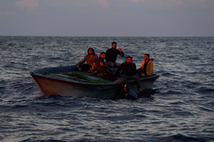 Jóvenes libios rescatados en el Mediterráneo