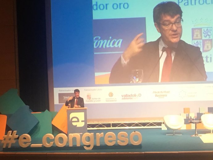 El ministro Álvaro Nadal en el congreso E-Volución