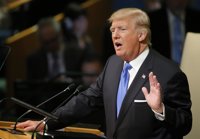 Trump reitera que Irán "no cumple" con el espíritu del acuerdo nuclear y dice que hará un anuncio "dentro de muy poco"