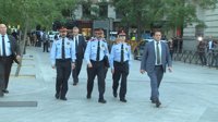 Diputados catalanes y vascos se quejan de que el dispositivo policial no les deja llegar a las puertas de la Audiencia