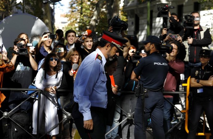 Trapero surt després de declarar en l'Audiència Nacional