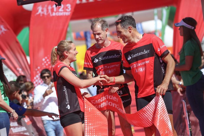 Mireia Belmonte, Abel Antón y Miguel Indurain en el Triathlon Banco Santander