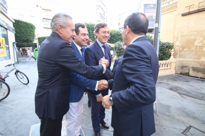 Hernando y Moreno a su llegada al desayuno informativo de  Europa Press