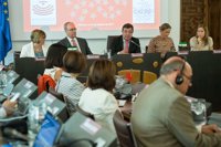 Fernández Vara pide no caer en la autocomplacencia en un país que convive con la violencia de género