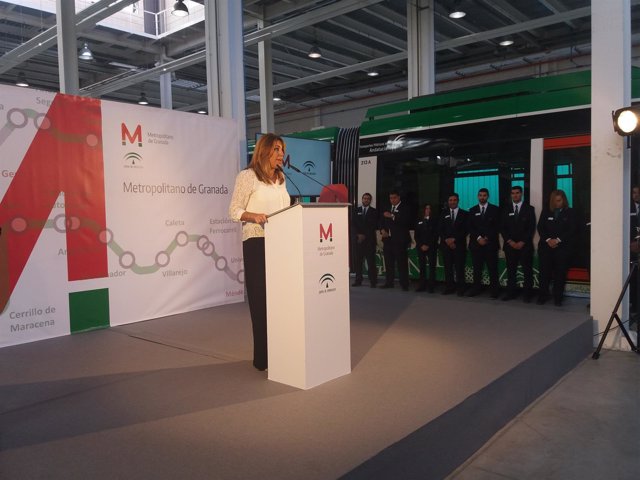 La presidenta de la Junta, Susana Díaz, en las cocheras del metro