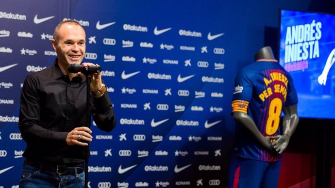 Iniesta tras su renovación con el Barça