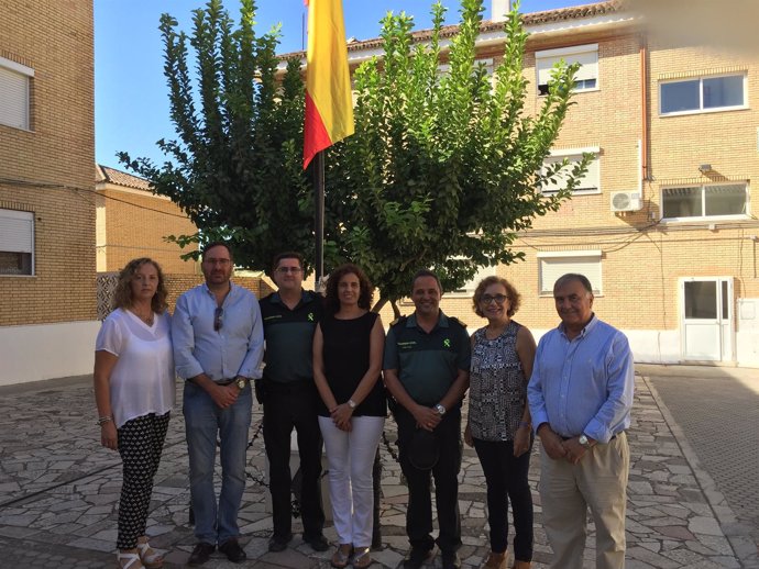 Los concejales del Grupo Popular de Alcalá de Guadaíra visitan a la Guardia Civi
