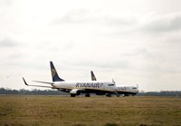 Ryanair envía una carta a sus pilotos con su oferta para mejorar salarios y condiciones