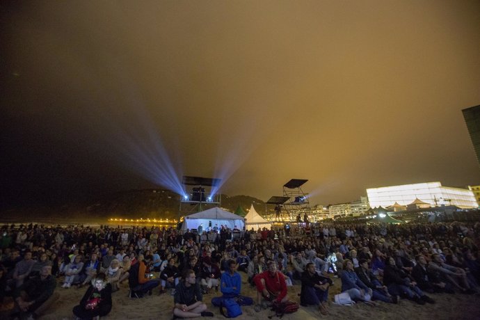 La playa de la Zurriola en el Heineken Jazzaldia.