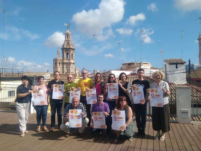 Marcha del 9 d'Octubre con el lema 'Sí al valencià'