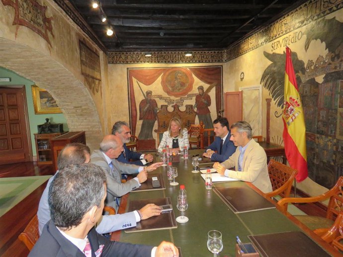 Nota + Foto Alcaldía Reunión Aehcos