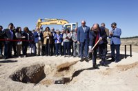 Lambán pone la primera piedra del Hospital de Alcañiz, un "arma formidable" contra la despoblación