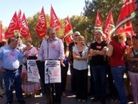 UGT y CCOO se concentran en toda Andalucía para exigir "salarios, jornadas laborales y pensiones dignas"