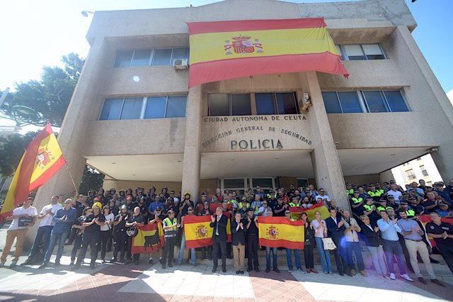 Concentración en Ceuta en apoyo a Policía Nacional y Guardia Civil