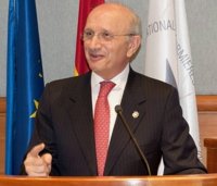 Máximo González Jurado dimite como presidente del Consejo General de Enfermería