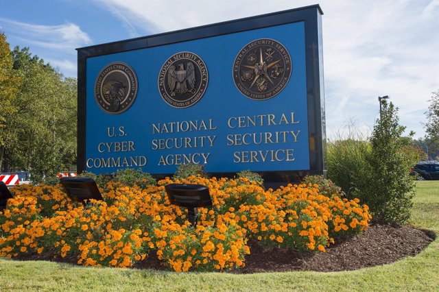 Letrero de bienvenida a la sede de la NSA