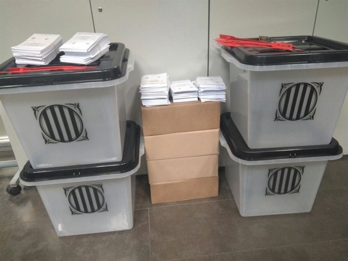 Urnes i paperetes de el 1-O