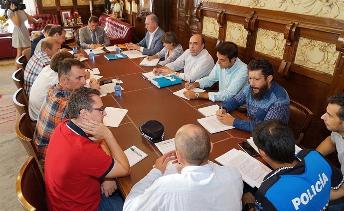 Reunión entre el equipo de Gobierno y representantes sidicales de la Policía