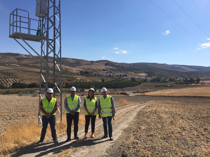 Visita de Endesa para conocer las mejoras del suministro eléctrico