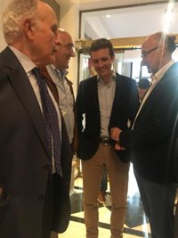 1-O.- Casado avisa a Puigdemont: "Ni mediación internacional, ni negociación. Los golpistas irán a los tribunales"