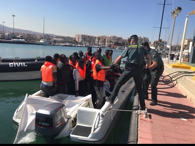 Inmigrantes rescatados en Melilla