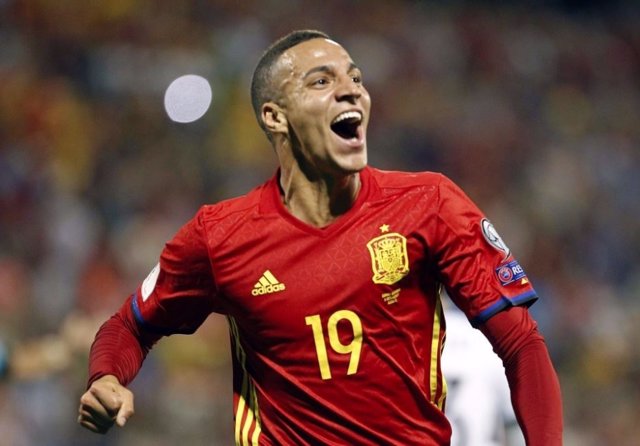 Rodrigo celebra un gol con la selección española