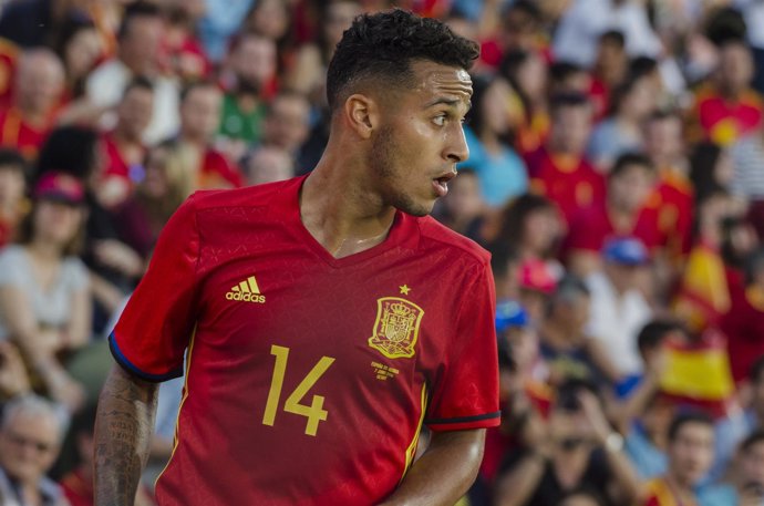 Thiago en el partido de España - Georgia