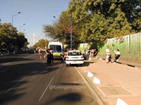 Un peatón herido leve tras una salida de vía provocada por un conductor ebrio en Sevilla