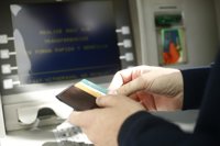 Detenido por golpear a un hombre tras sacar dinero de un cajero y robarle la cartera